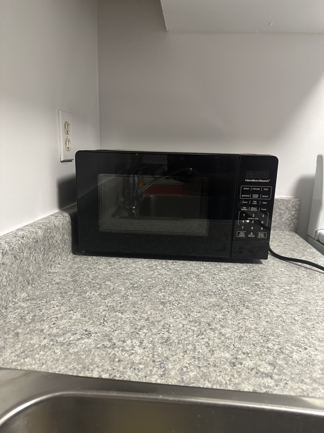 Hamilton Beach 0 7 cu ft 700W Compact Size Microwave White