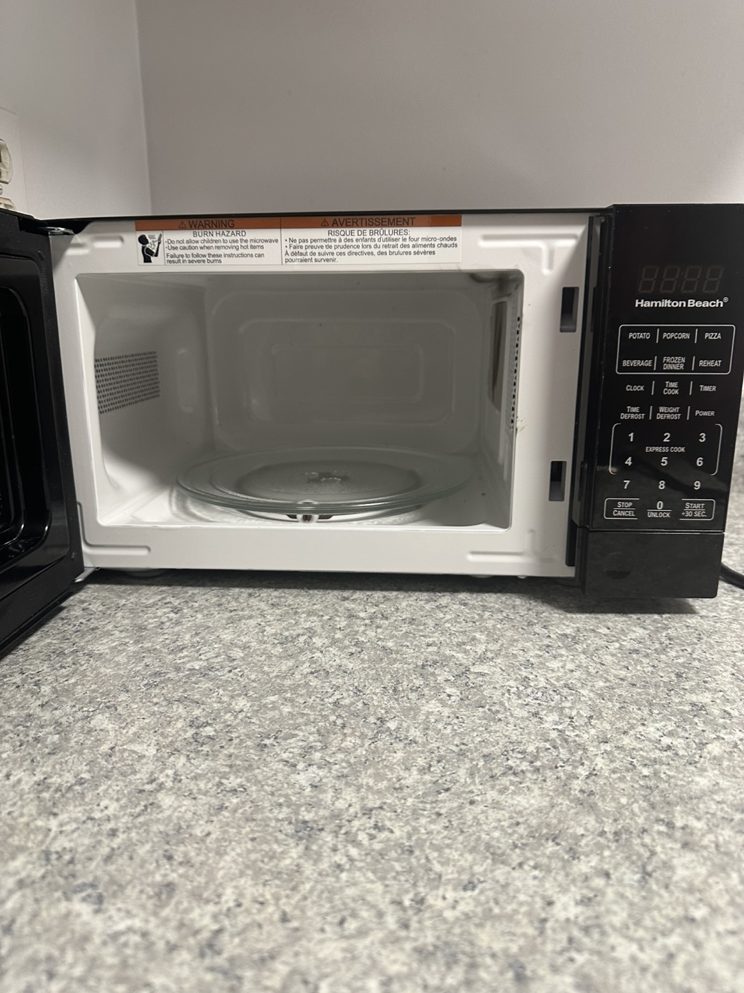 Hamilton Beach 0 7 cu ft 700W Compact Size Microwave White - photo 3