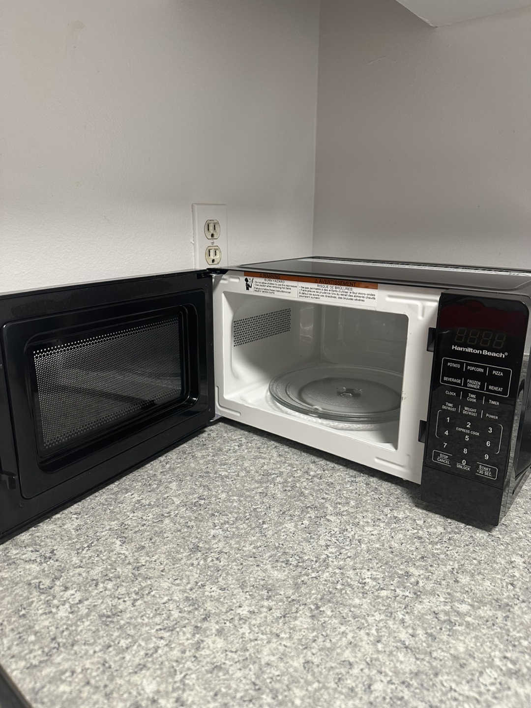 Hamilton Beach 0 7 cu ft 700W Compact Size Microwave White - photo 2