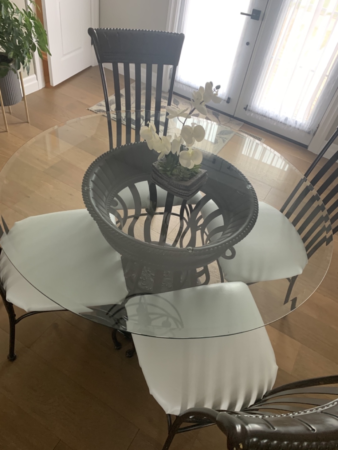 Glass-top dining table set with four chairs - photo 3