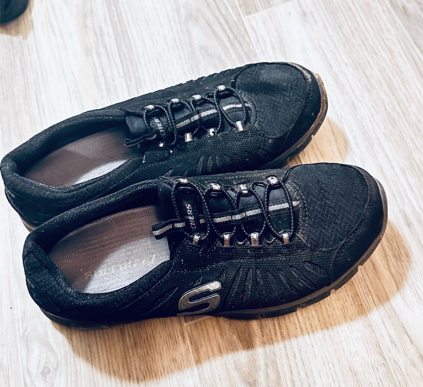 Skechers Women's Black Slip-on Sneakers