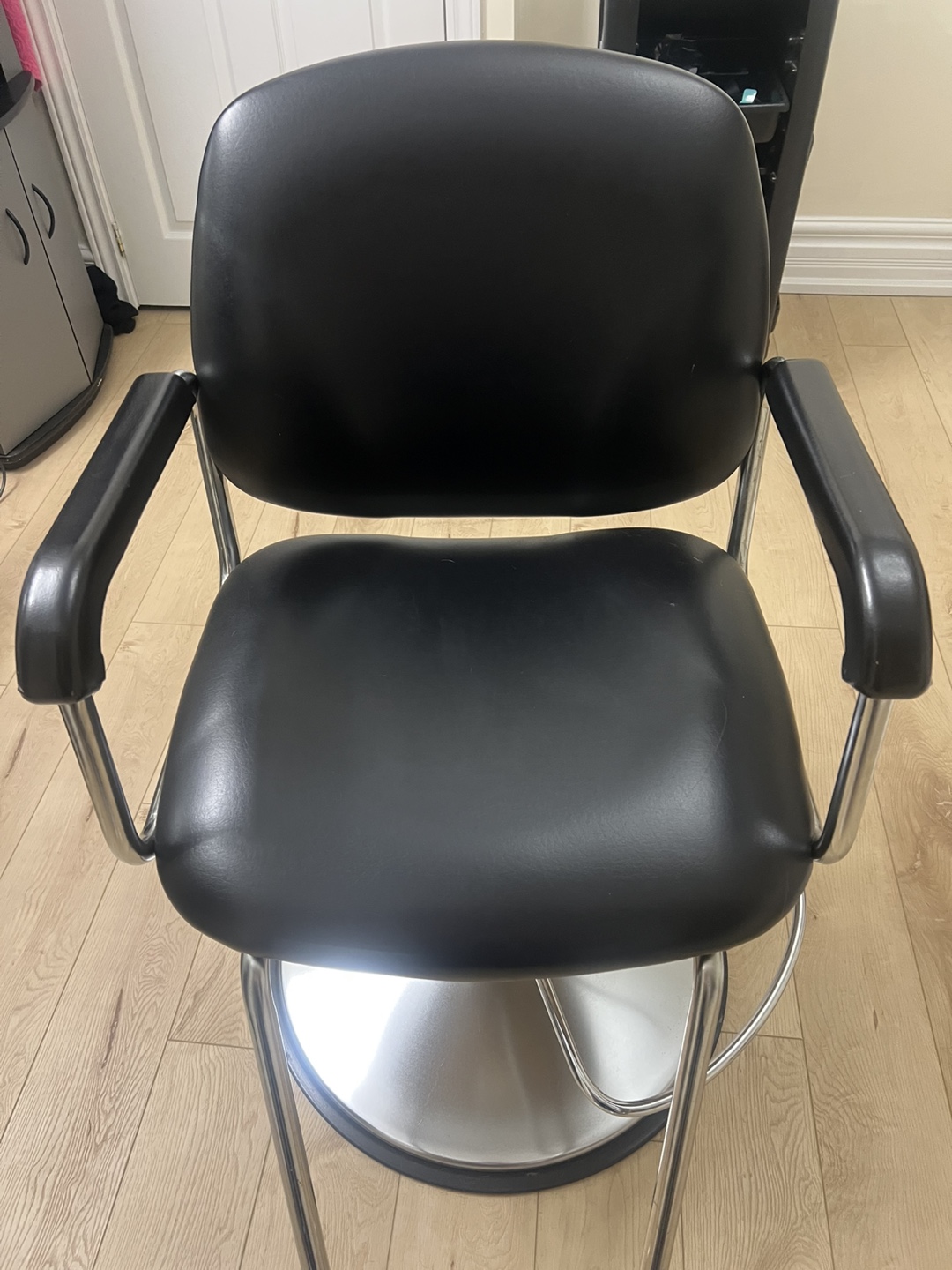 Salon Styling Chair - Black Leather