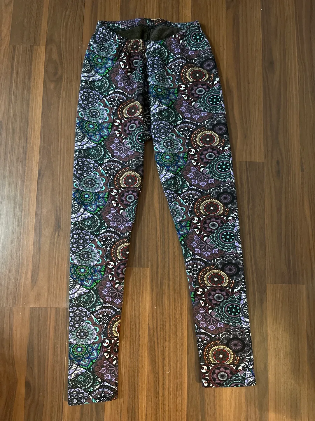 FREE Leggings with fleece, slippers and SO Shoes size 9 image indicator(3)