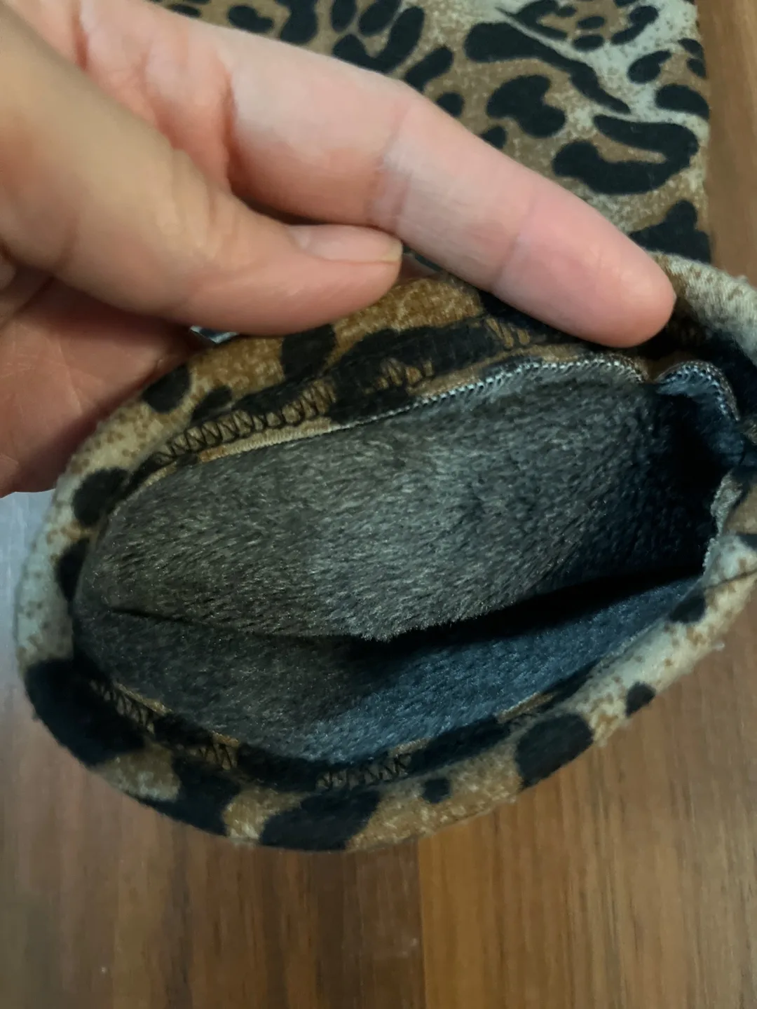 FREE Leggings with fleece, slippers and SO Shoes size 9 image indicator(2)