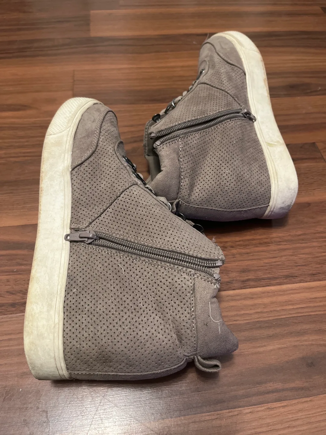 FREE Leggings with fleece, slippers and SO Shoes size 9 image indicator(10)