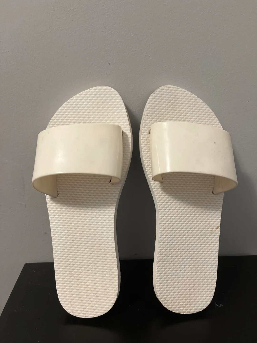 FREE Leggings with fleece, slippers and SO Shoes size 9 image indicator(5)