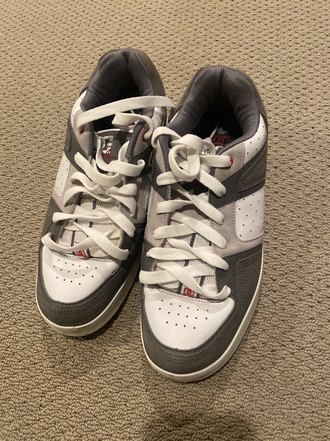 DC Shoes Grey and White Skate Shoes - Size US 7.5