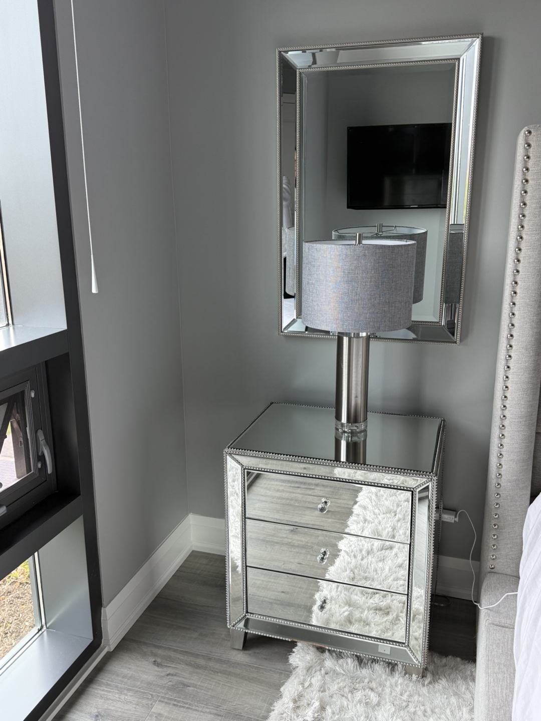 2 Mirrored Nightstands with Three Drawers