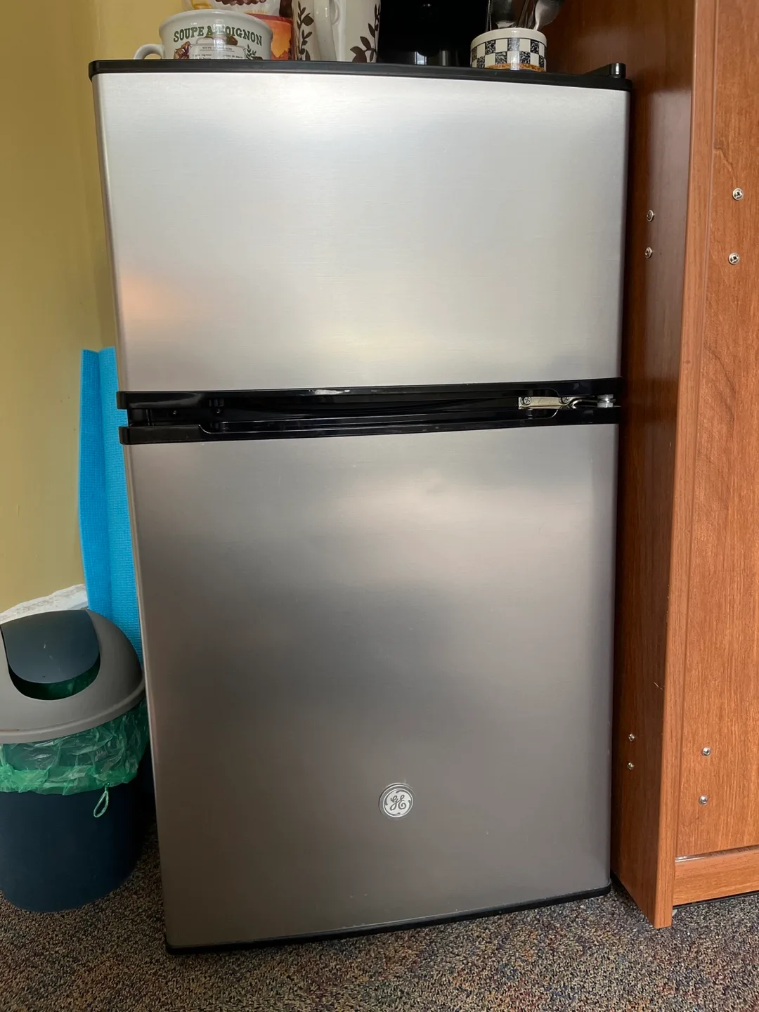 mini fridge perfect condition thumbnail