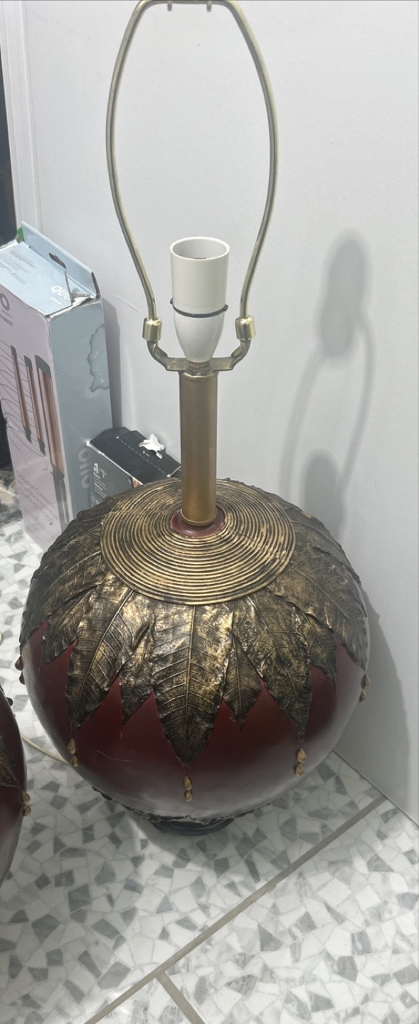 Pair of Ornate Table Lamps - photo 2