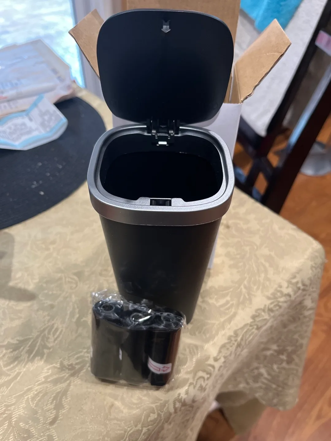 ASSORTED HOSEHOLD ITEMS image indicator(6)