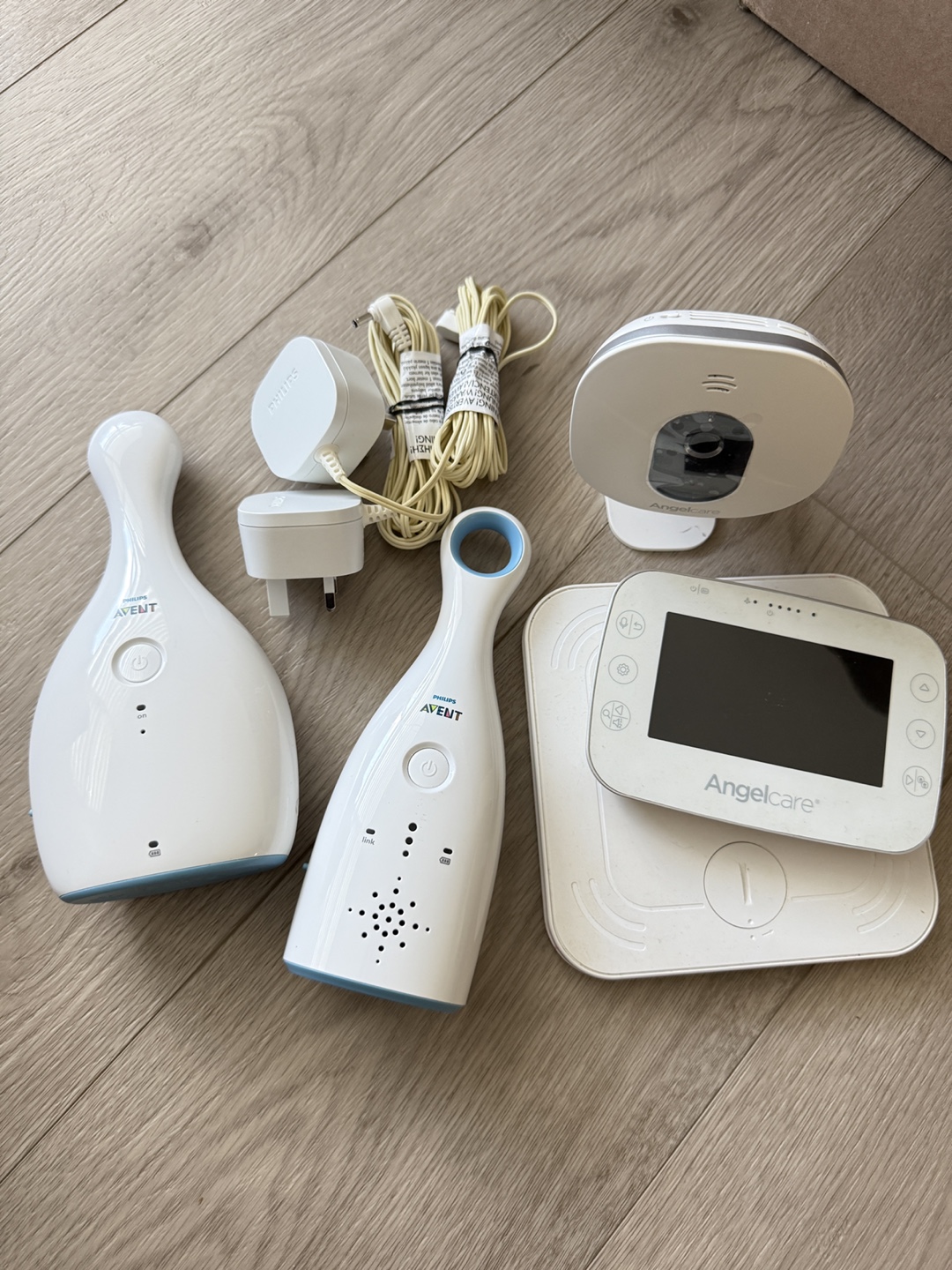 Angelcare Baby Monitor with 2 Philips Avent Movement Sensors