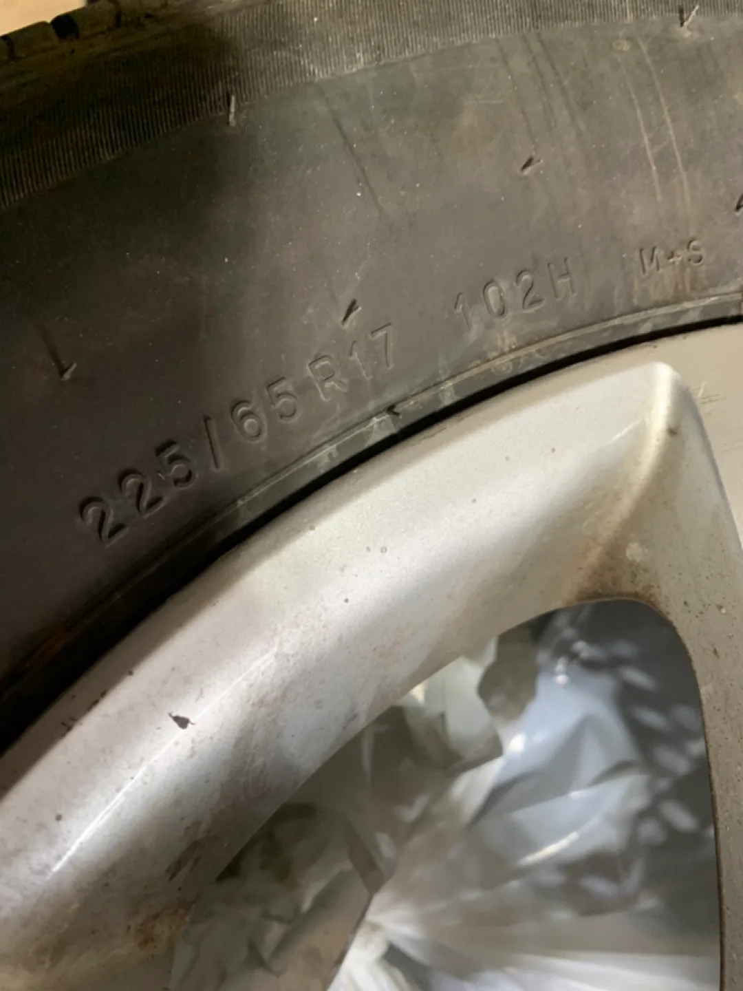 17" Silver Alloy Wheel with Tire image indicator(4)