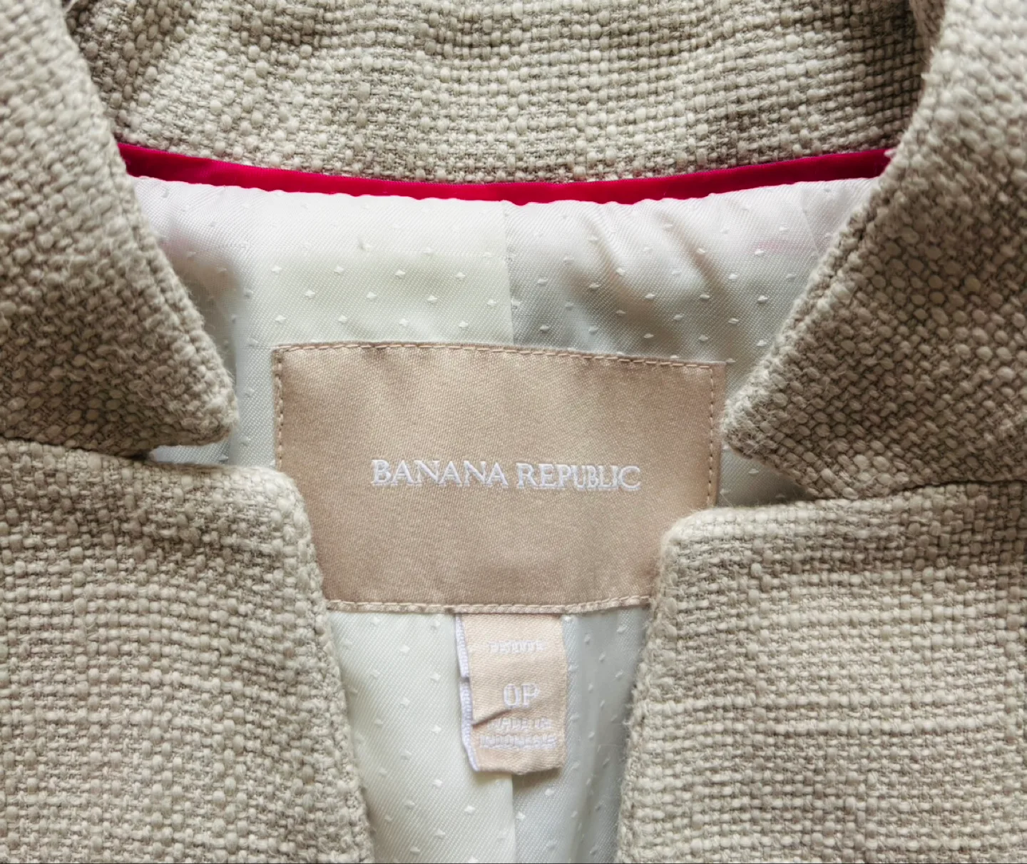 Banana Republic women’s Beige Blazer, fitted cut! Size 0P image indicator(2)