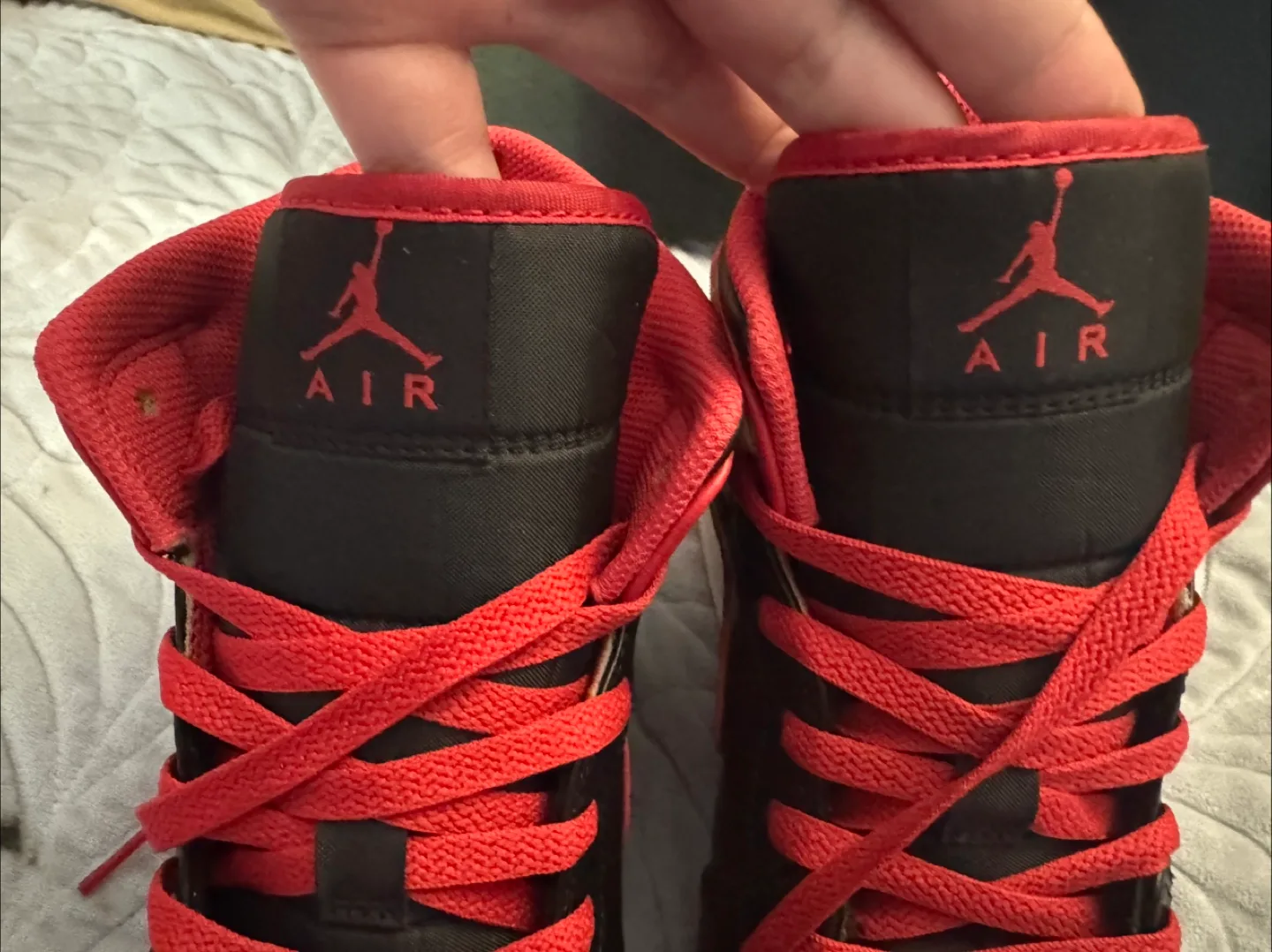 Air Jordan 1 Mid SE (554724-060) Size US 12 image indicator(6)