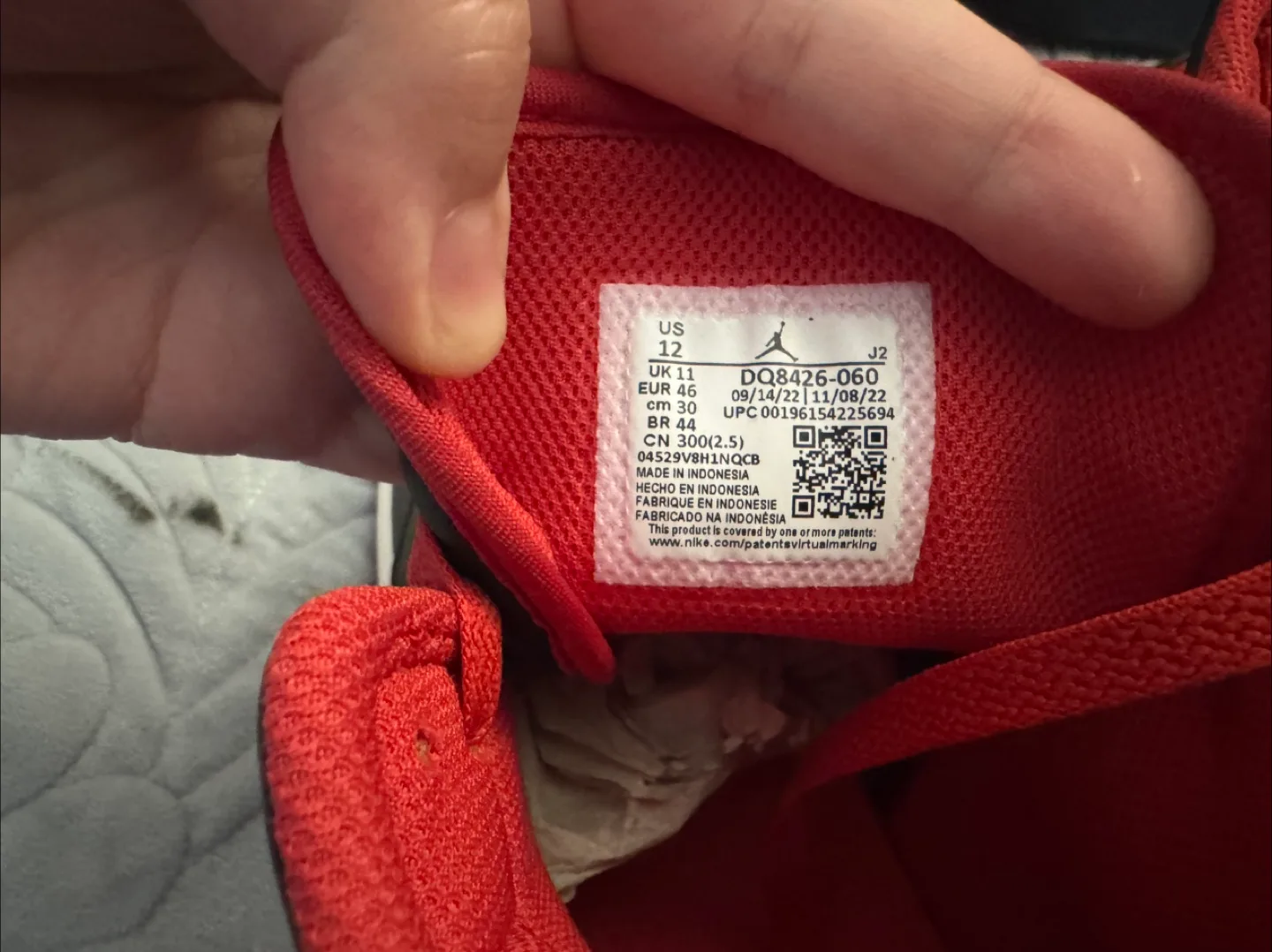 Air Jordan 1 Mid SE (554724-060) Size US 12 image indicator(4)