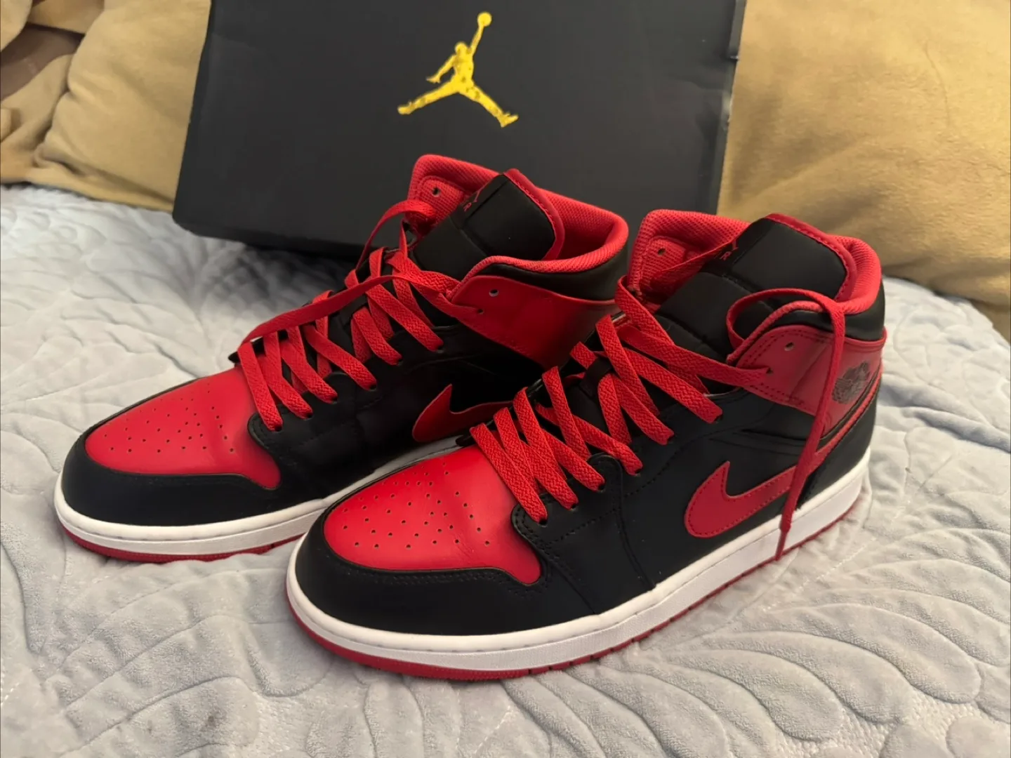 Air Jordan 1 Mid SE (554724-060) Size US 12 image indicator(2)