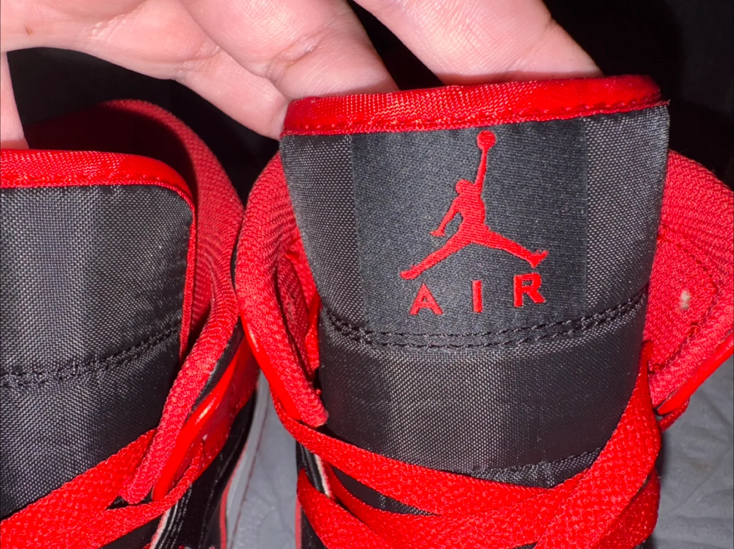 Air Jordan 1 Mid SE (554724-060) Size US 12 image indicator(7)