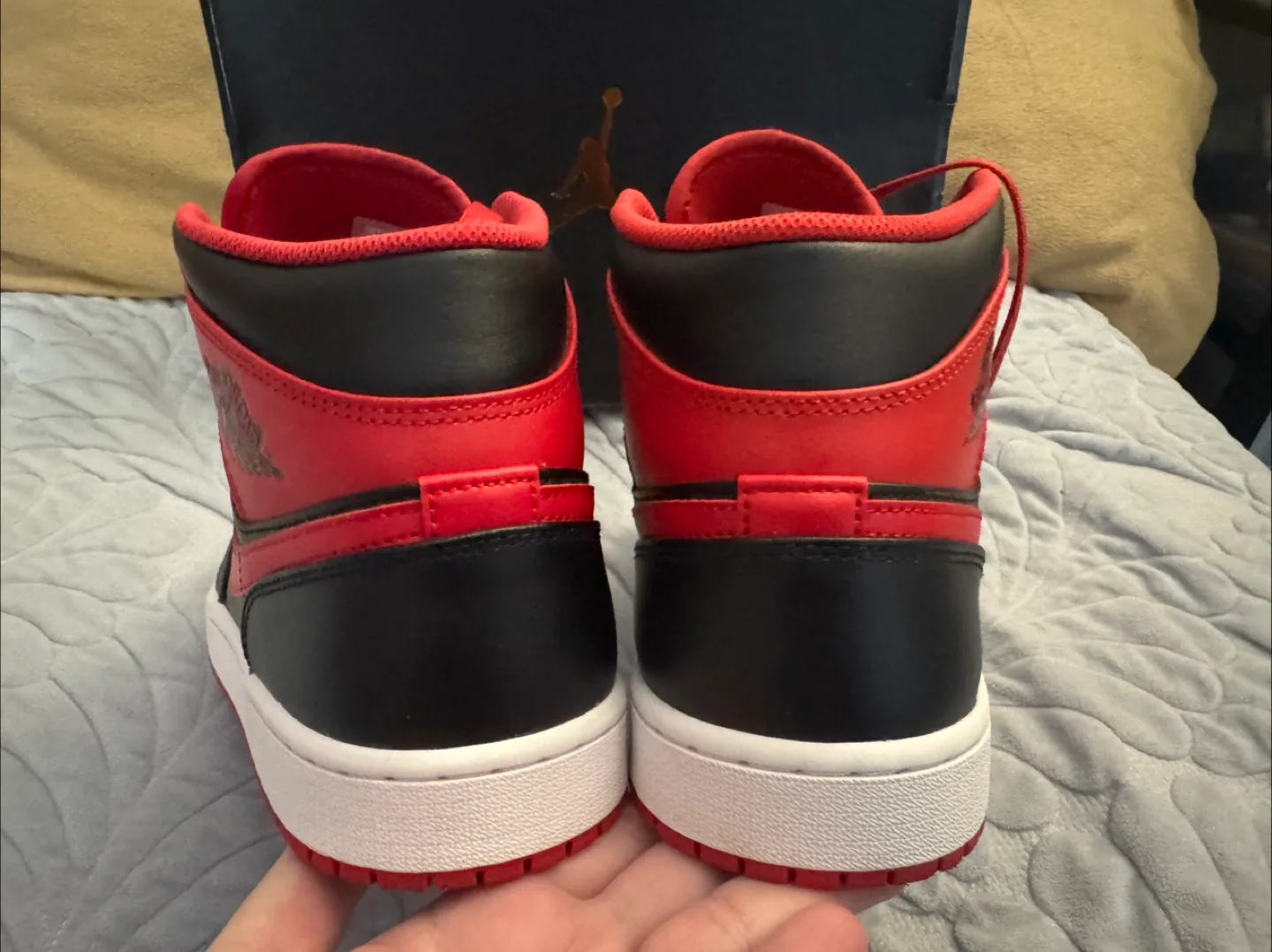 Air Jordan 1 Mid SE (554724-060) Size US 12 image indicator(10)