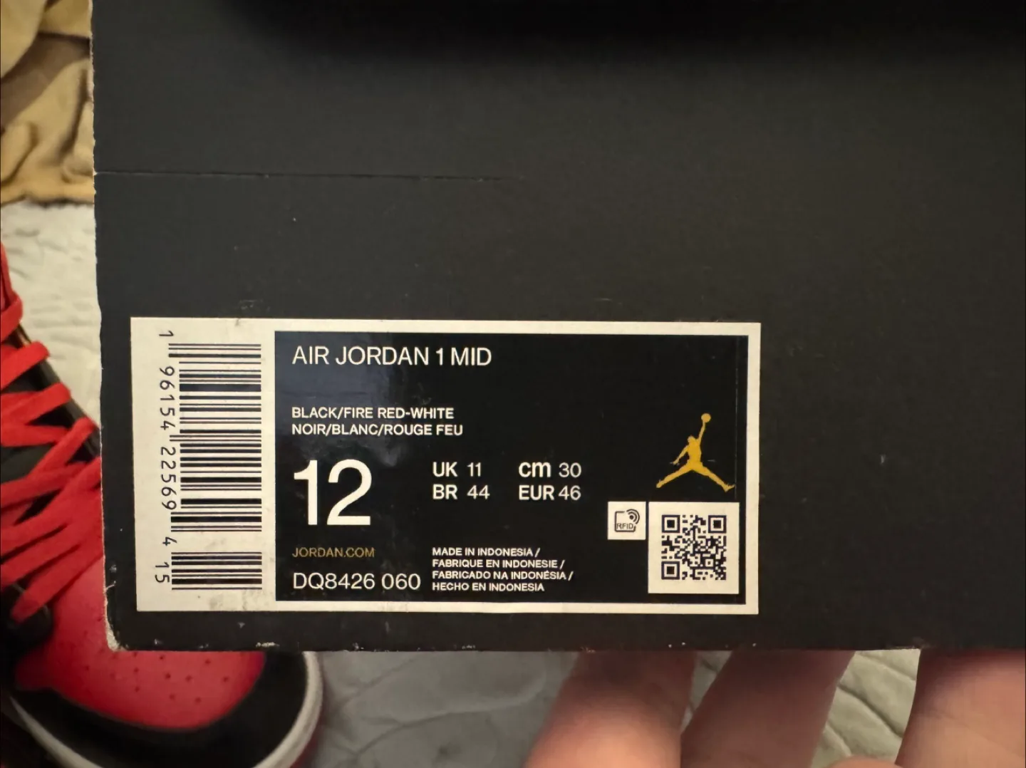 Air Jordan 1 Mid SE (554724-060) Size US 12 image indicator(9)