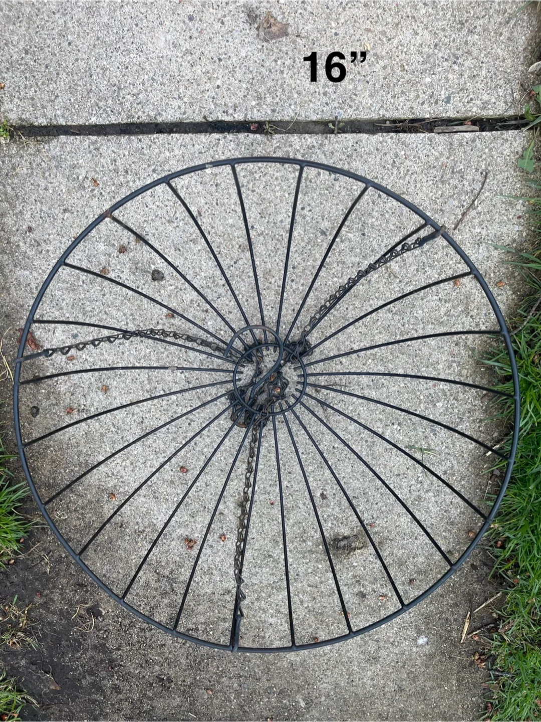 Set of 4 Metal Hanging Planters image indicator(5)