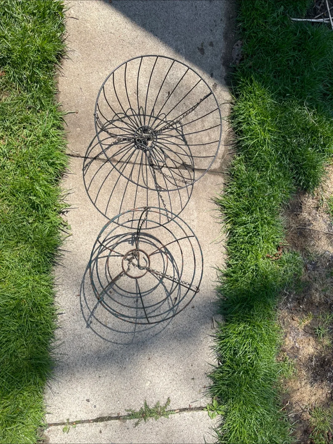 Set of 4 Metal Hanging Planters image indicator(4)