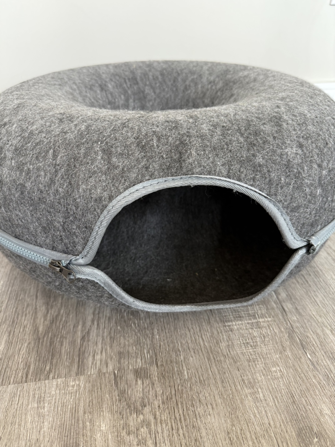 Cat Donut Bed with Toys - photo 4