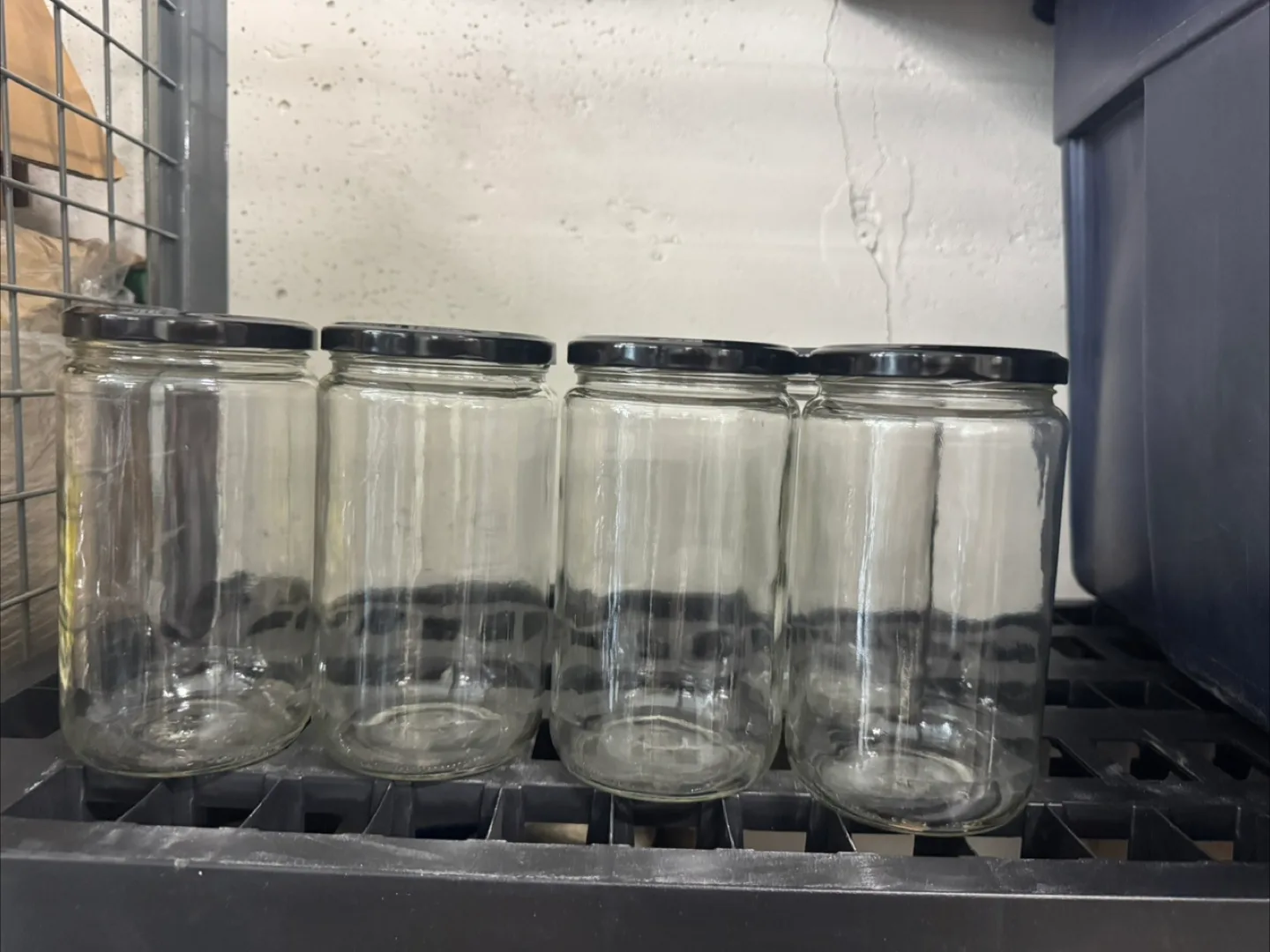 12 x 750ml Glass Jars with Black Lids image indicator(4)