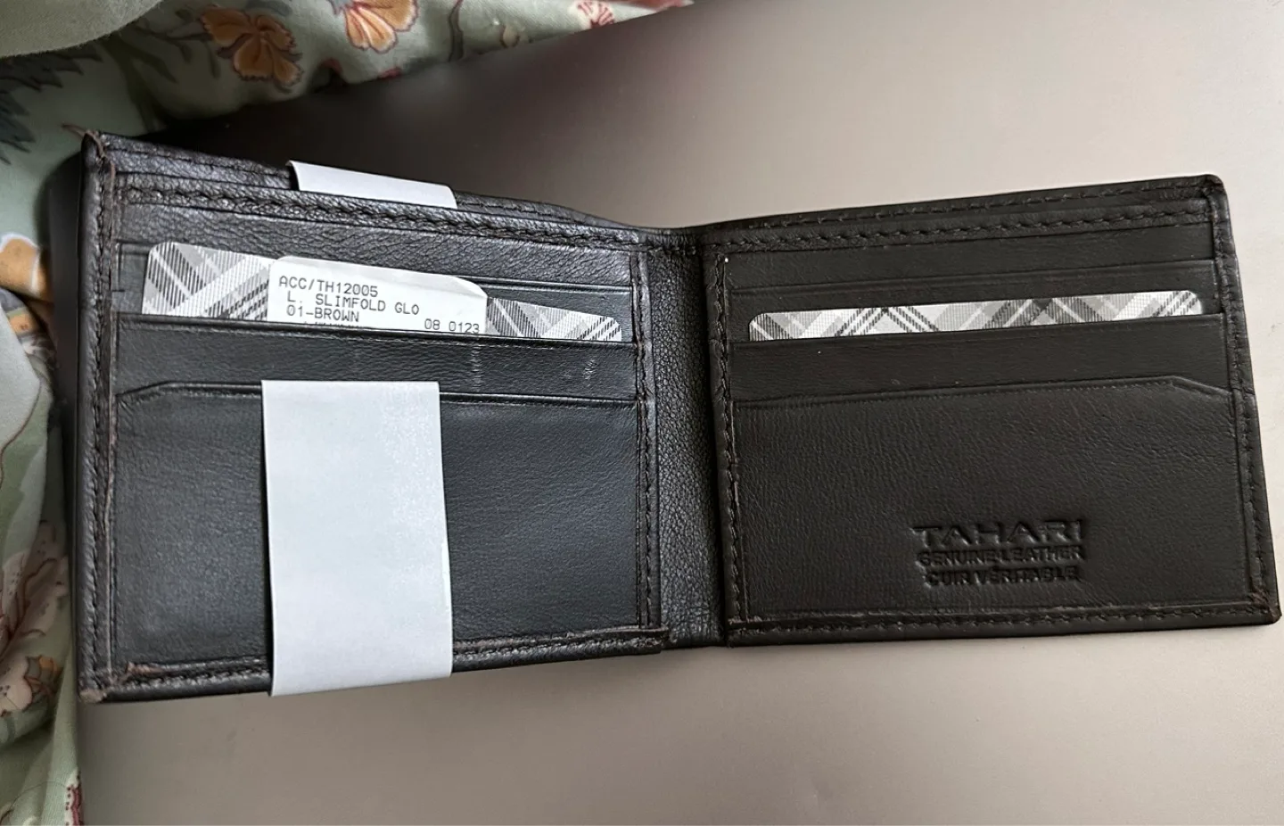 Tahari Slimfold Leather Wallet with RFID Protection image indicator(2)