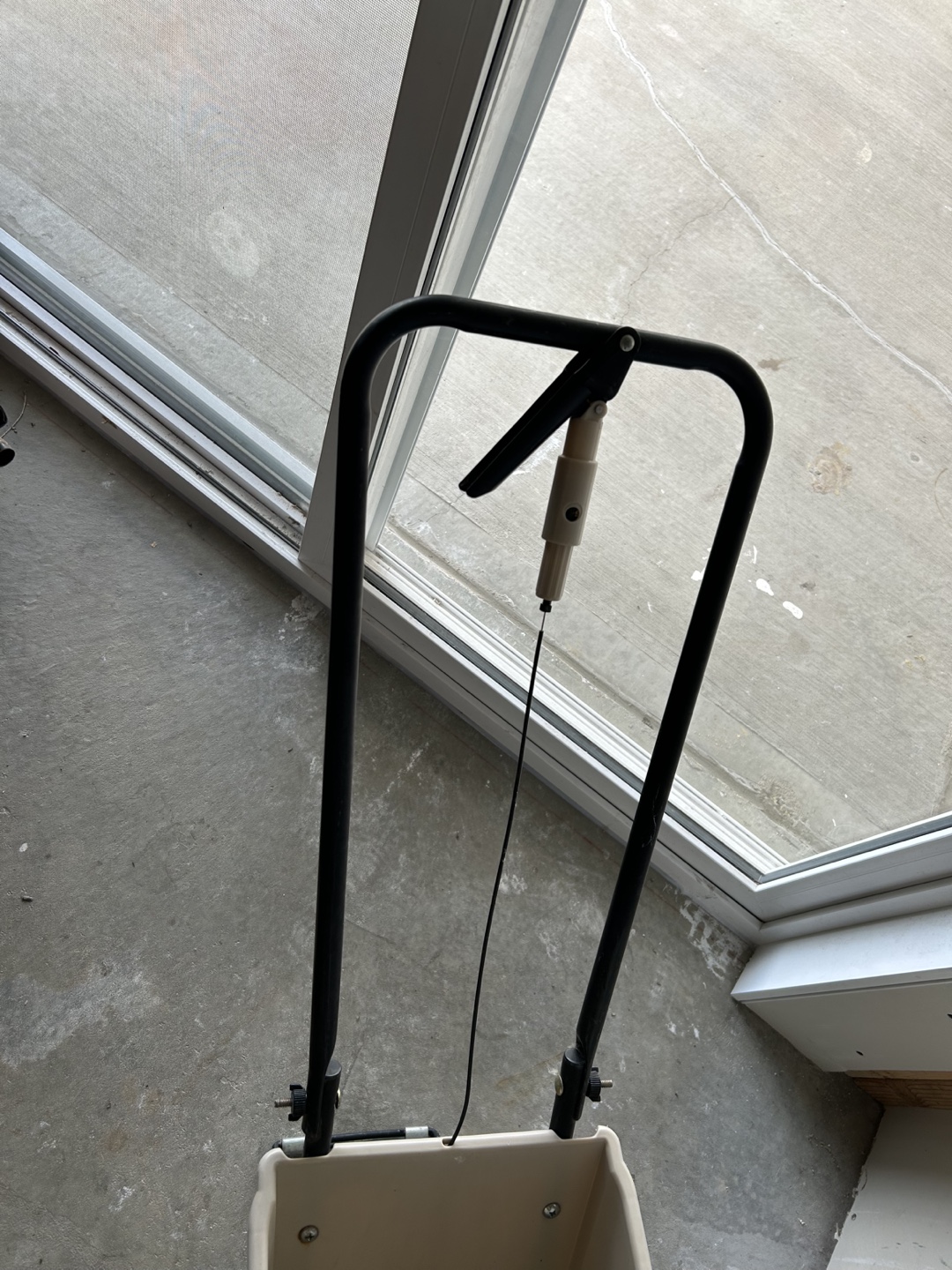 Lawn seed spreader - photo 2