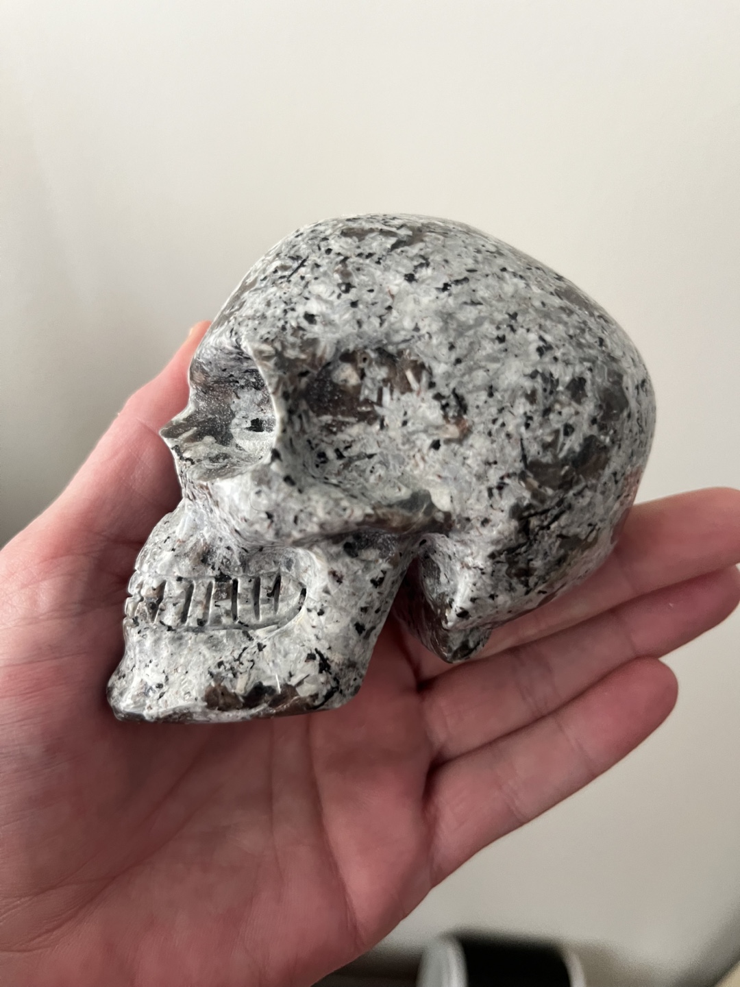 Polished Yooperlite Skull: UV Reactive! - photo 3