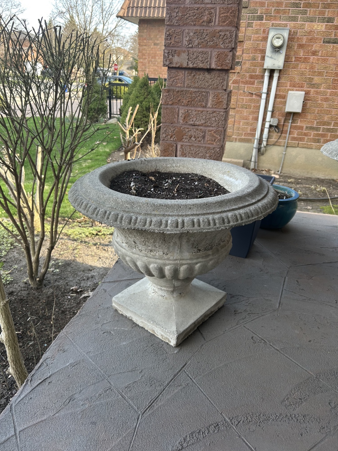 3 Large Concrete Urn Planterd - photo 2