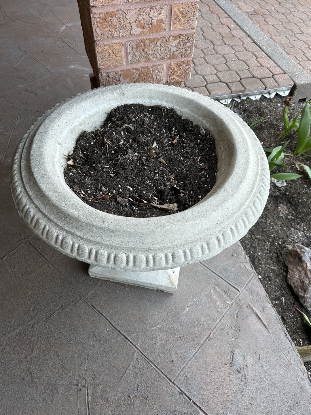 3 Large Concrete Urn Planterd - photo 3