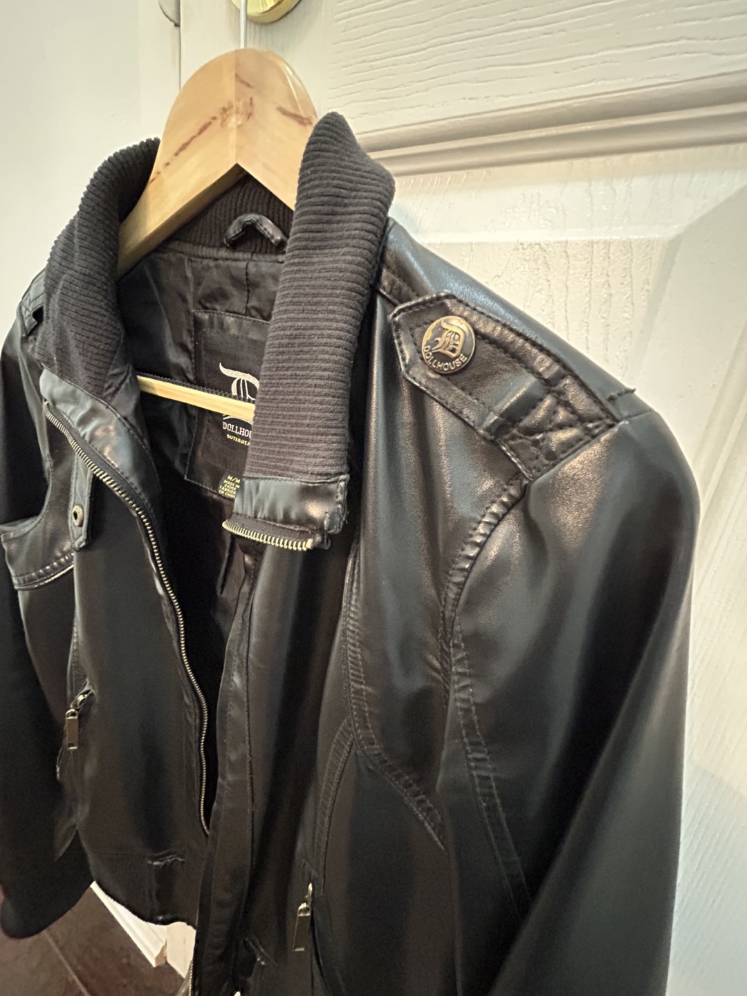 💚FREE: Black Faux Leather Jacket - Size M - photo 4