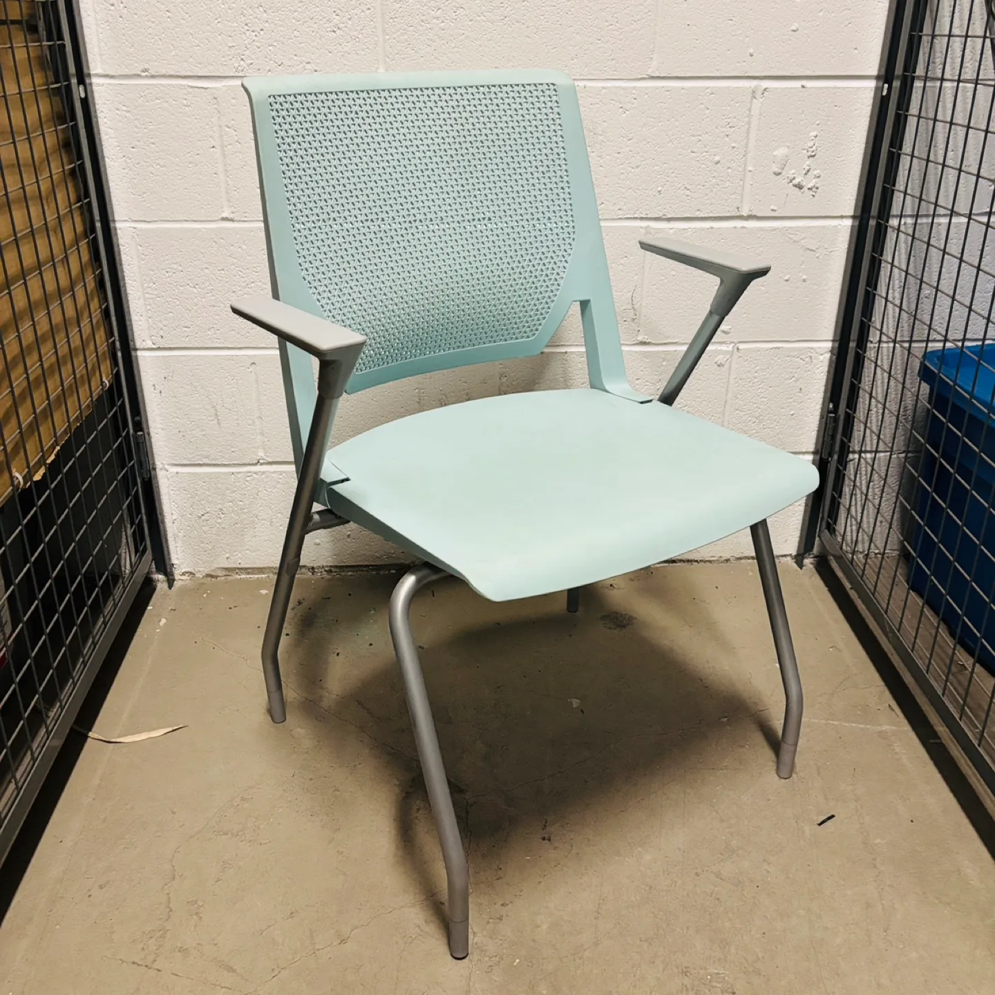 $900 Designer Chair by Haworth image indicator(3)