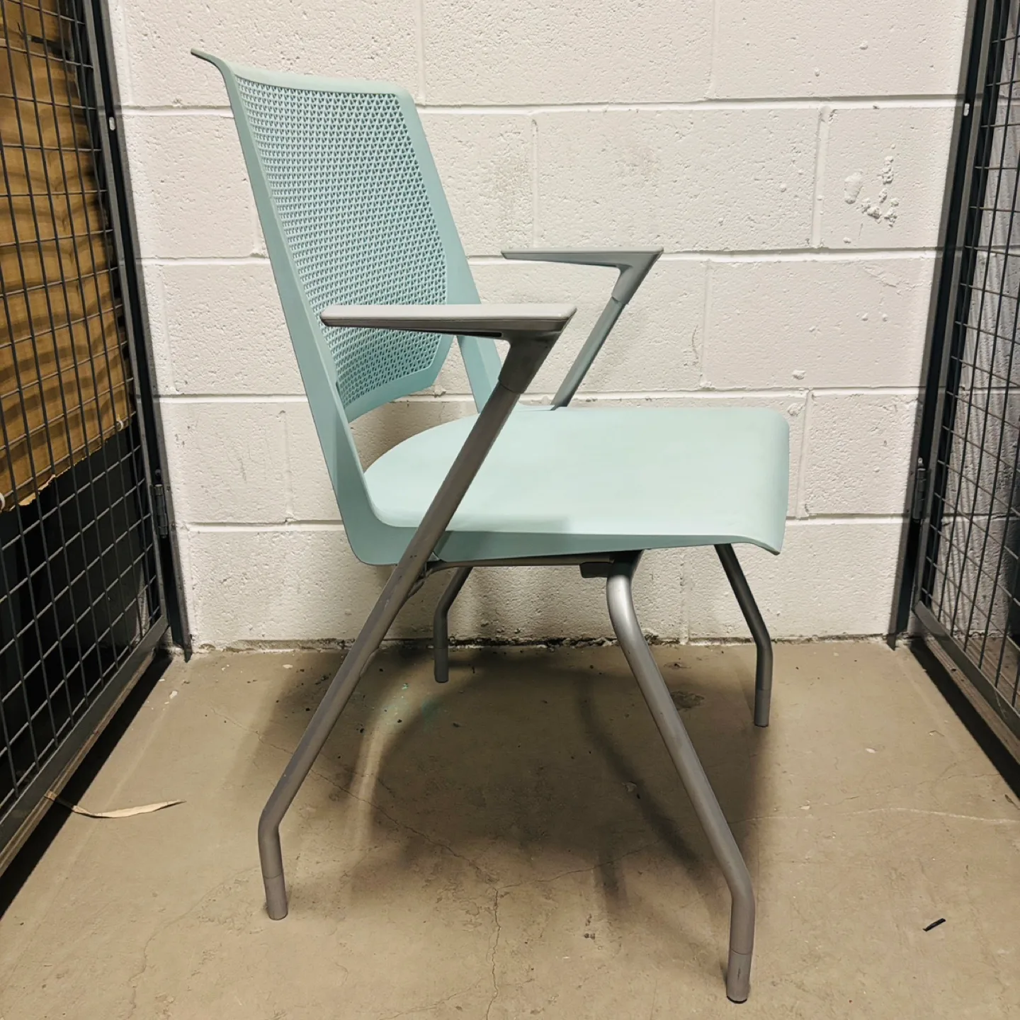 $900 Designer Chair by Haworth image indicator(4)