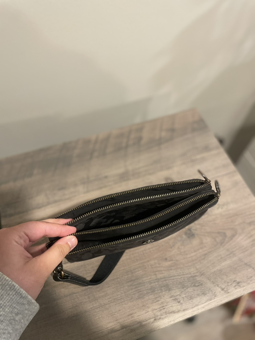 Lululemon Black Camo Wristlet - photo 2