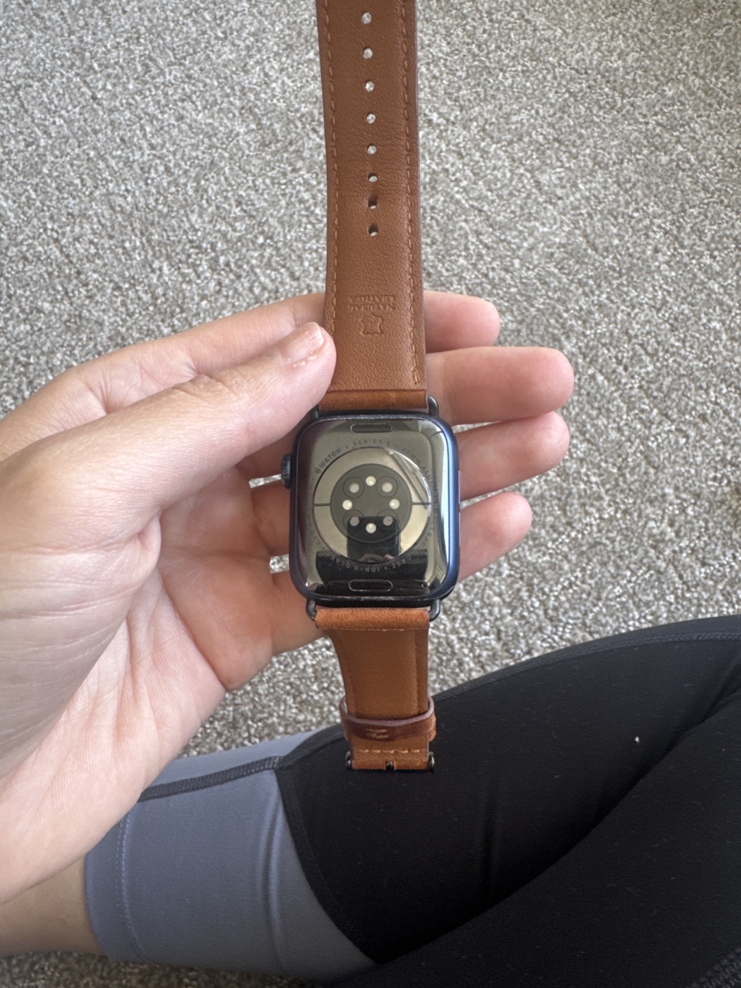 Apple Watch Series 6 - Midnight - 40mm with Leather Band - photo 4