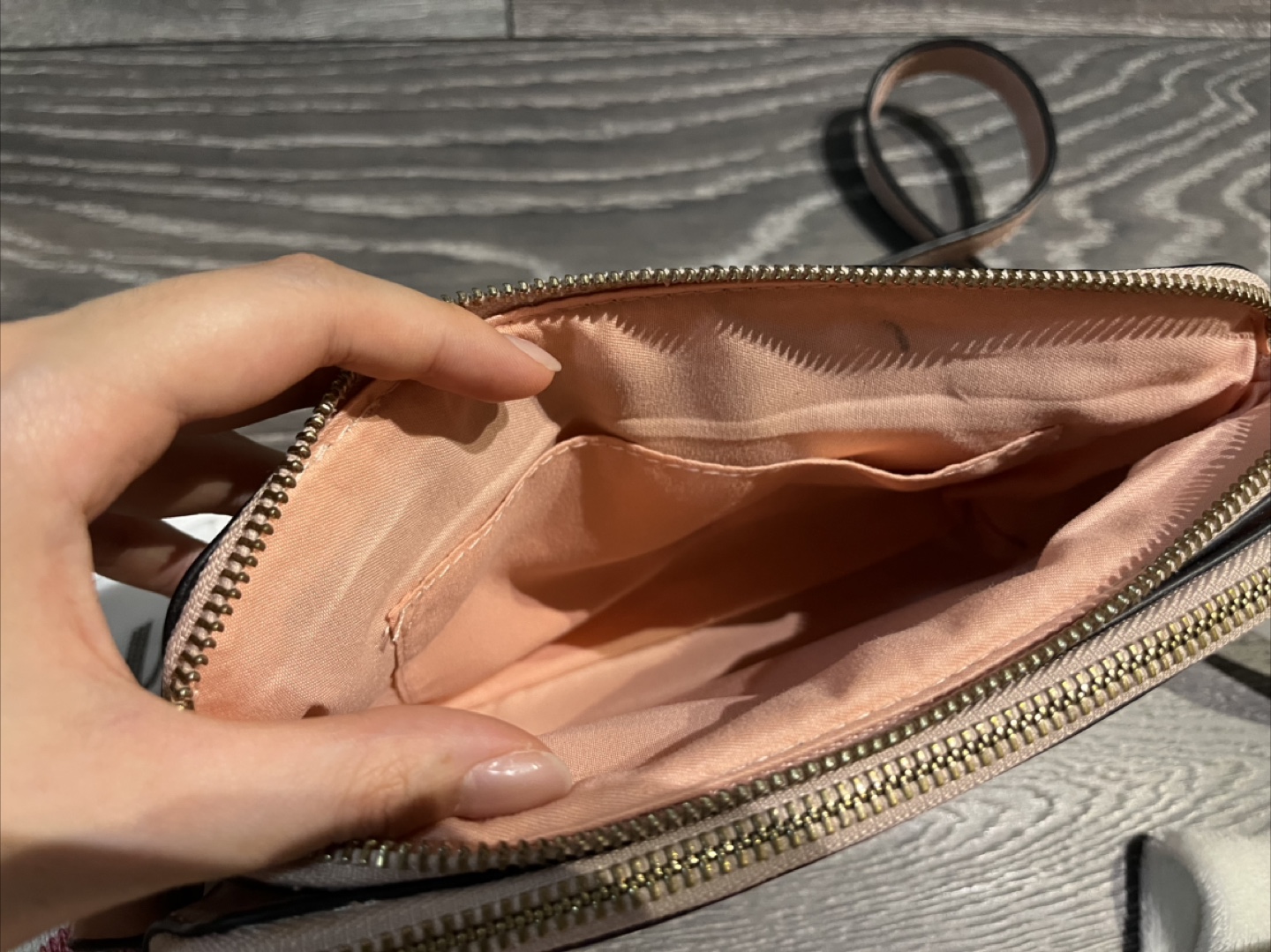 leather crossbody bag - photo 4