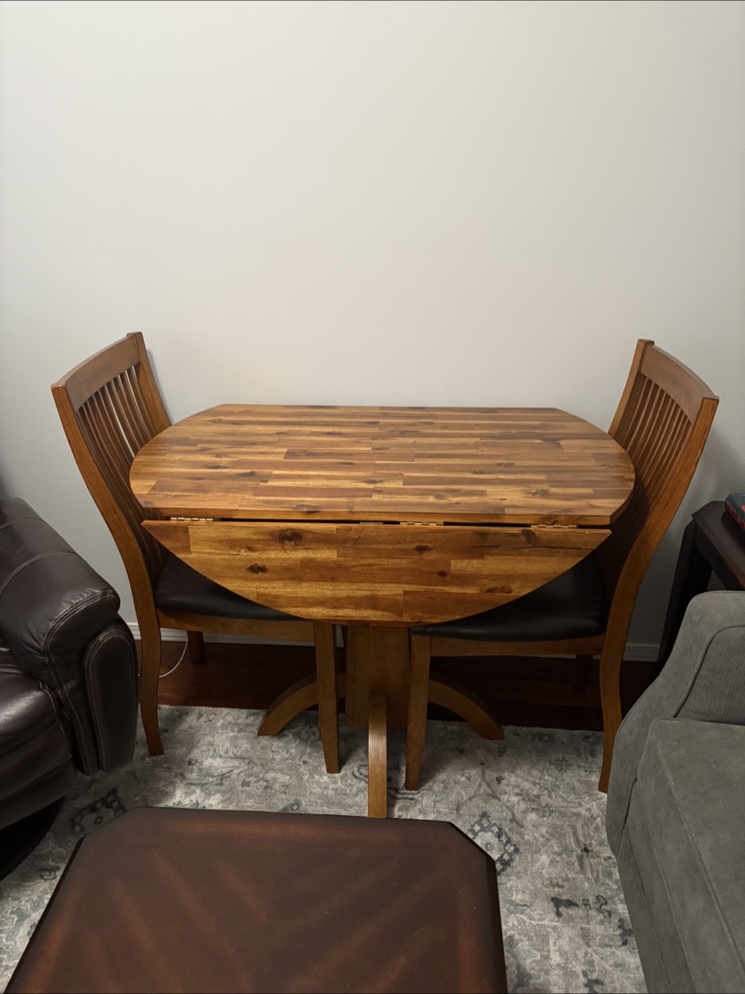 Table/chairs