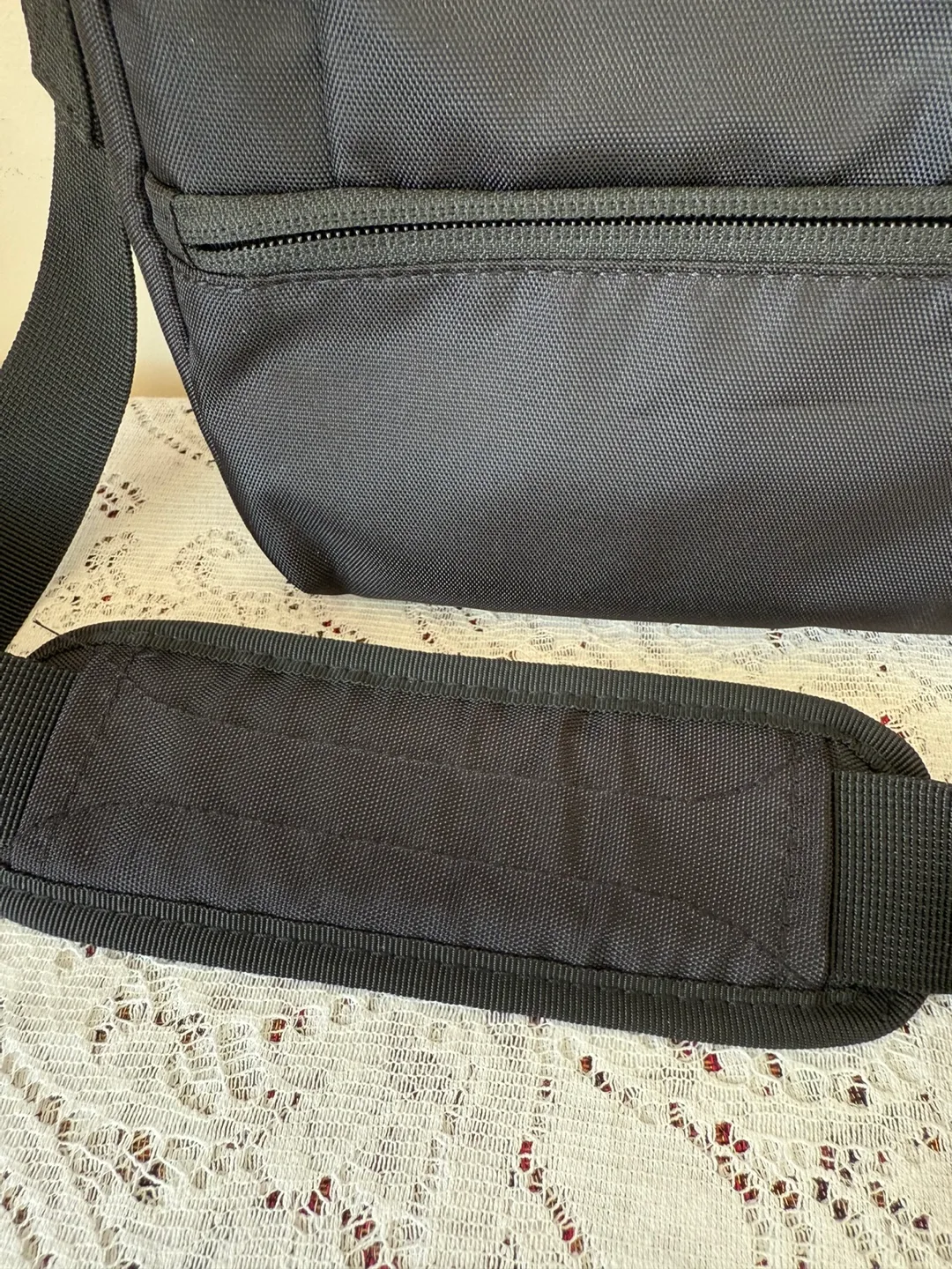 💚Lenovo ThinkPad Laptop Bag - Great for work/travel!! image indicator(6)