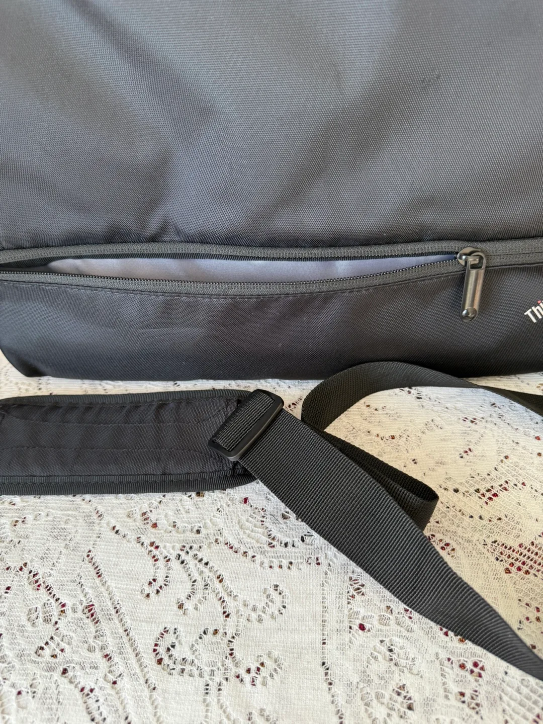 💚Lenovo ThinkPad Laptop Bag - Great for work/travel!! image indicator(10)