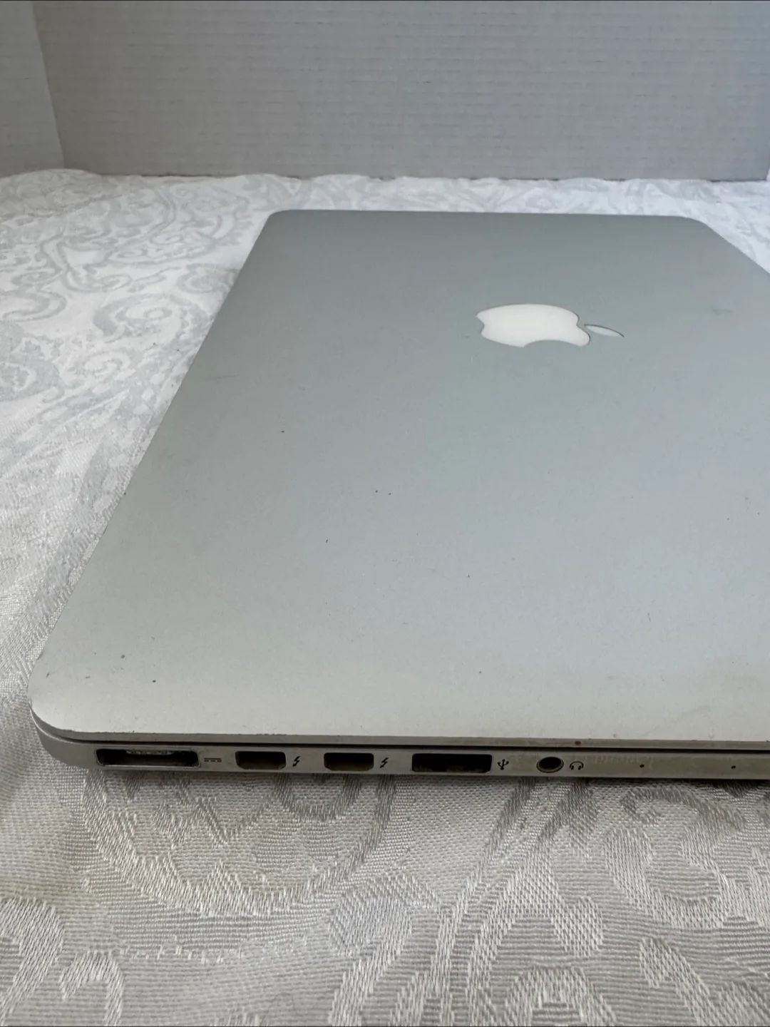2015 MacBook Pro Laptop - Used - PLEASE READ DETAILS image indicator(5)