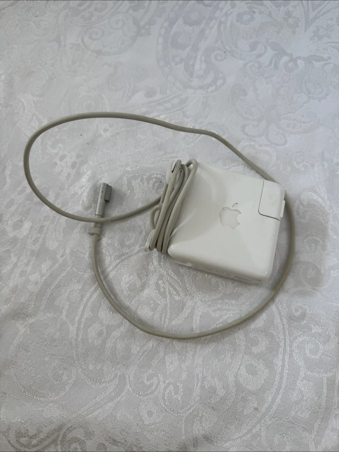 2015 MacBook Pro Laptop - Used - PLEASE READ DETAILS image indicator(6)