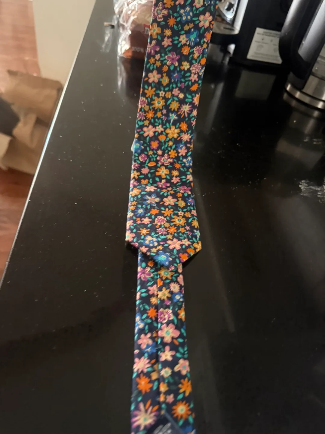 Tommy Hilfiger Men's Skinny Floral Tie image indicator(2)