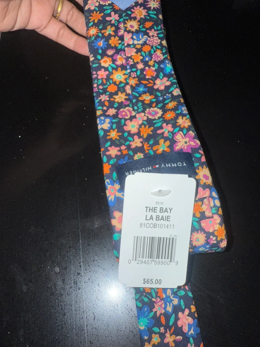 Tommy Hilfiger Men's Skinny Floral Tie image indicator(3)