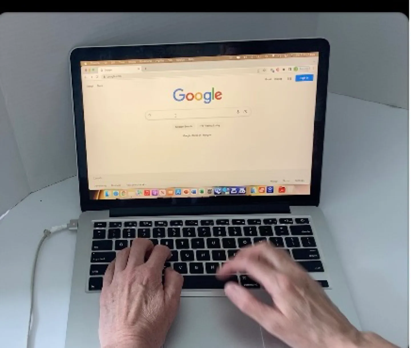 2015 MacBook Pro Laptop - Used - PLEASE READ DETAILS image indicator(10)