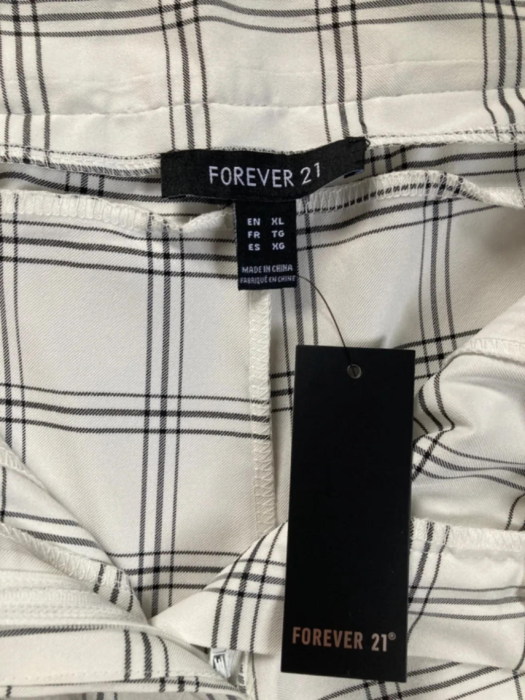 Forever 21 White and Black Plaid Pants - Size XL image indicator(2)