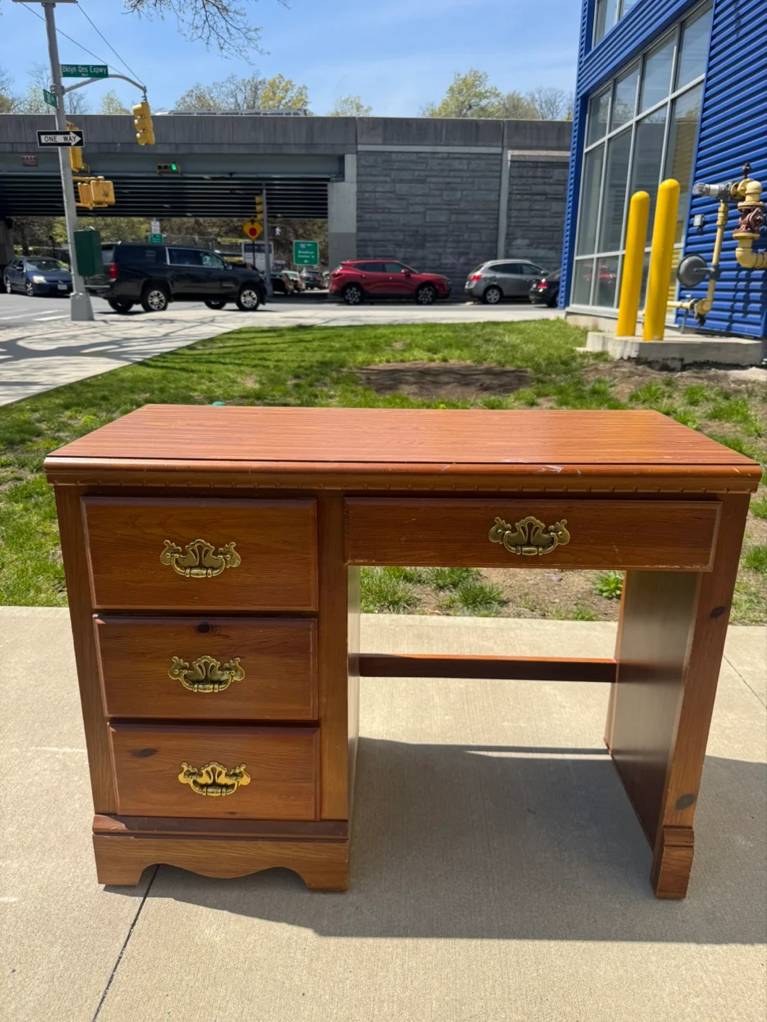 Antique desk thumbnail