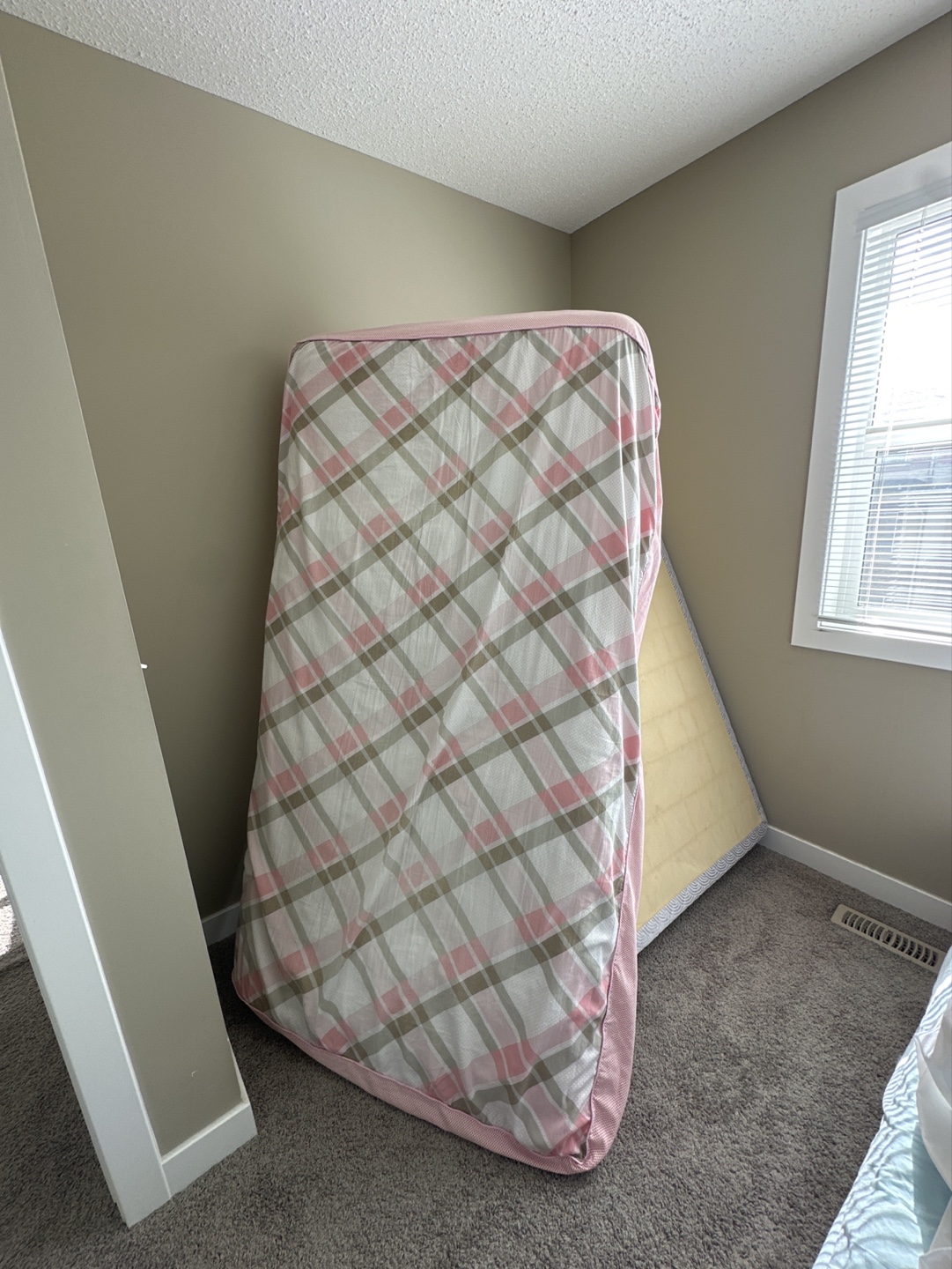 Twin mattress with boxspring